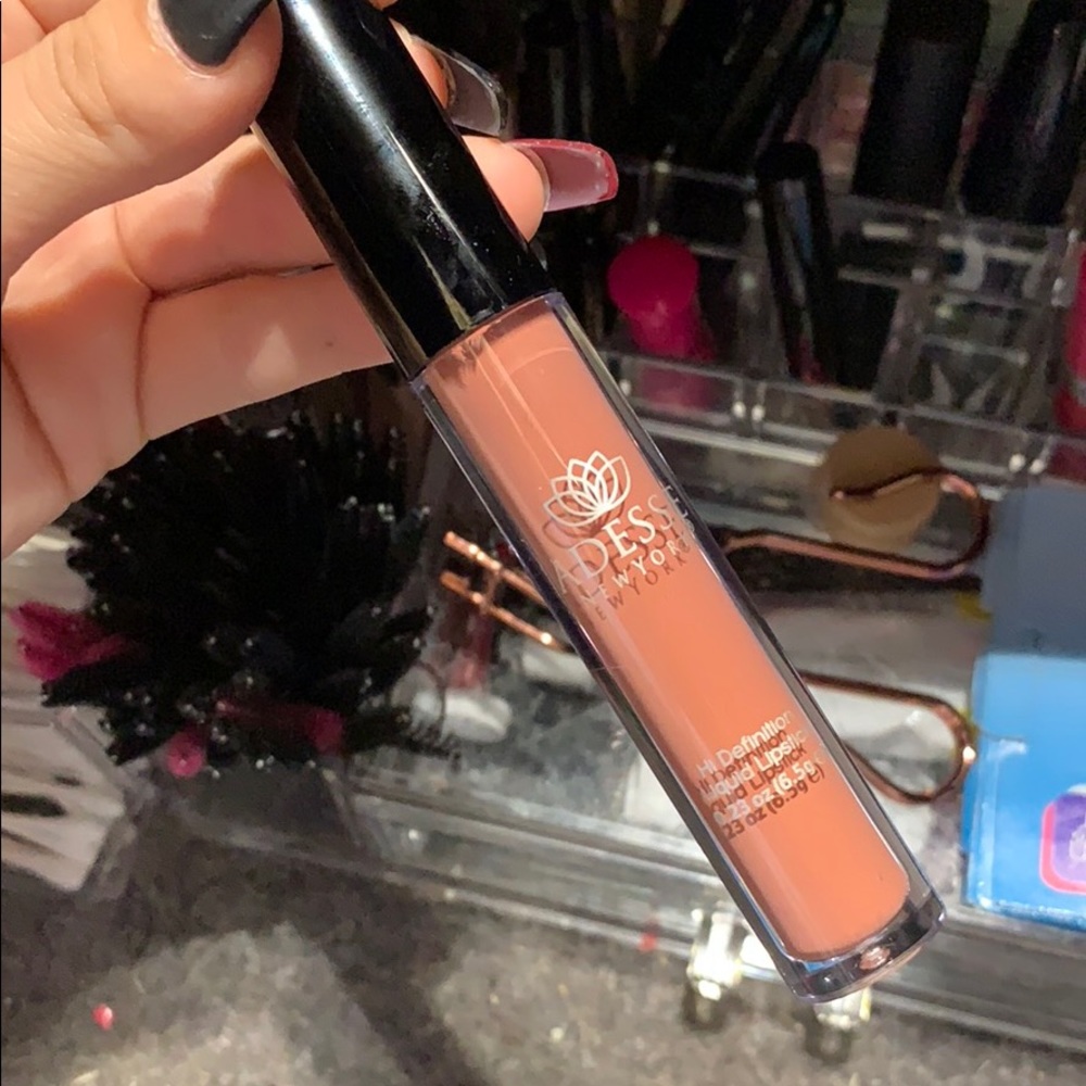 ADESSE HD liquid lip “haute coca”